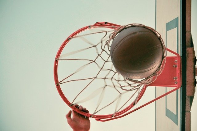 バスケットボールのメーカー/サイズ/素材の違いと選び方を徹底紹介！